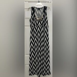 Slinky Brand Sleeveless Black & White Chevron Maxi Dress Size M.